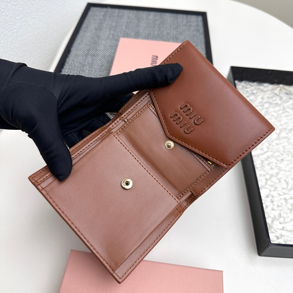 超激安ブランド財布偽物着用イメージ